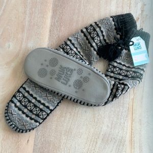 NWT Muk Luks Long Slipper Socks with Tasseled Bow, Size L/XL (8.5-11)